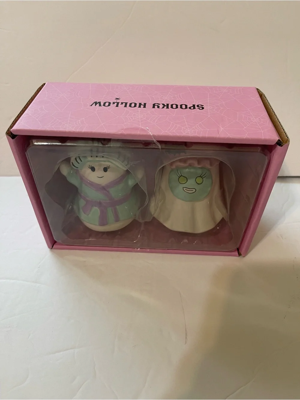 Ghoulish Pinkoween Spa Ghost Salt & Pepper Shakers - NWT **